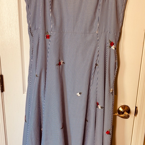 Tahari Blue & White Vertical Striped Sleeveless Dress with Floral Embroidery - Picture 5 of 10